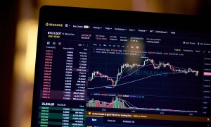 НБУ встановив нові курси: євро дешевшає, долар трохи дорожчає