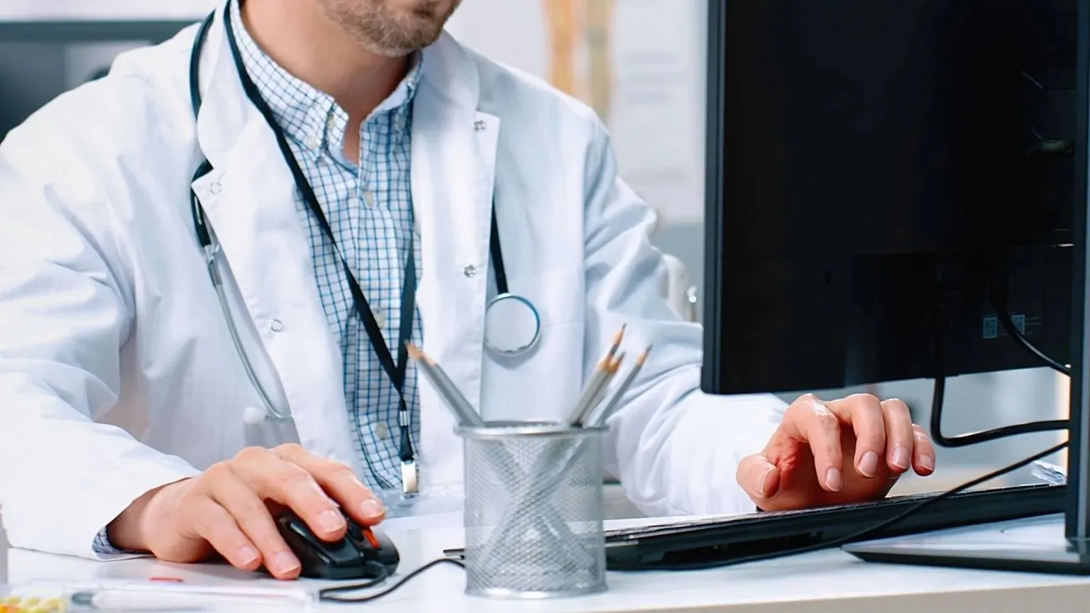 Штучний інтелект помиляється у первинній діагностиці пацієнтів у 80% випадків