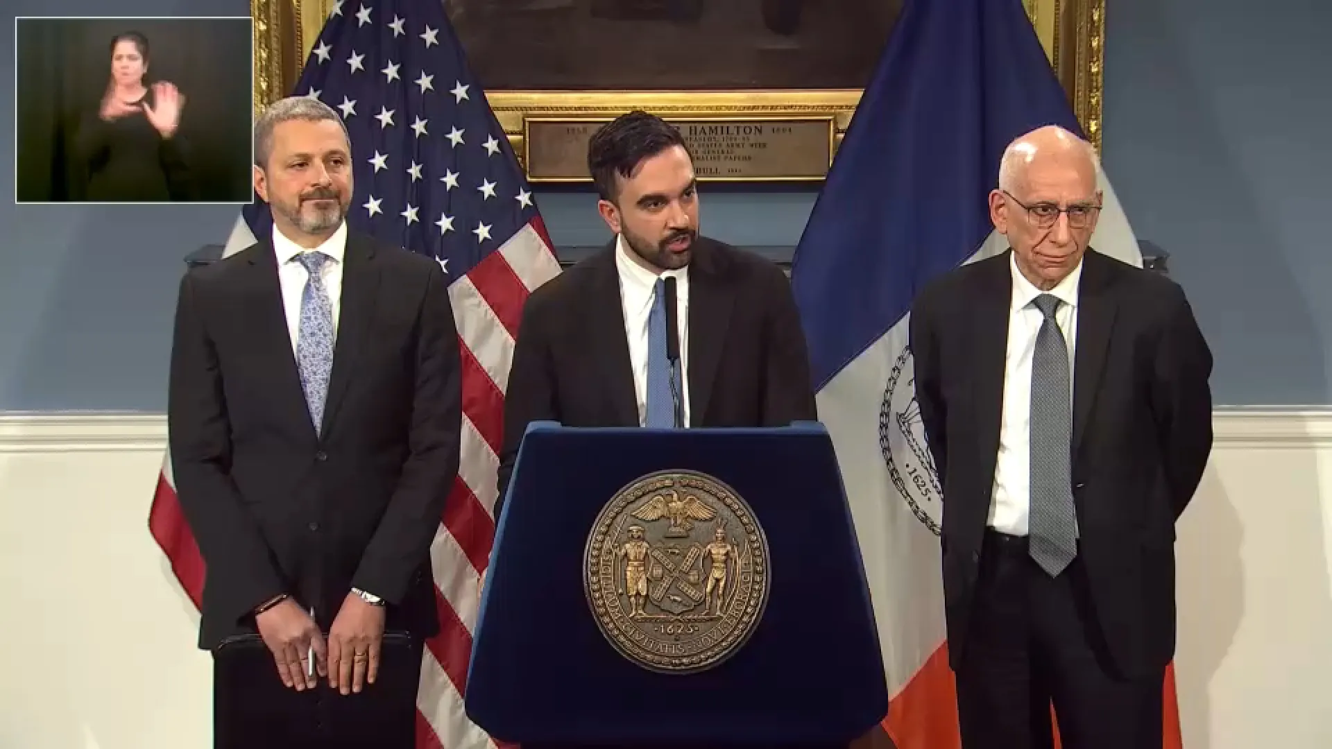 Мер Нью-Йорка оголосив про підвищення податків і використання пенсійних фондів через дефіцит бюджету