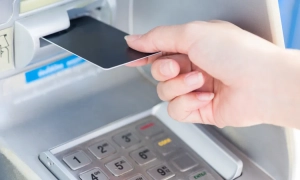 Банки стали частіше блокувати рахунки українців. Які слова у призначенні платежу