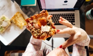 Чому після роботи хочеться фастфуду — пояснюють лікарі