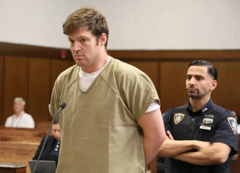 У Франції злочинці в образі поліцейських викрали у сім'ї біля Парижа криптовалюту майже на 900 тисяч євро