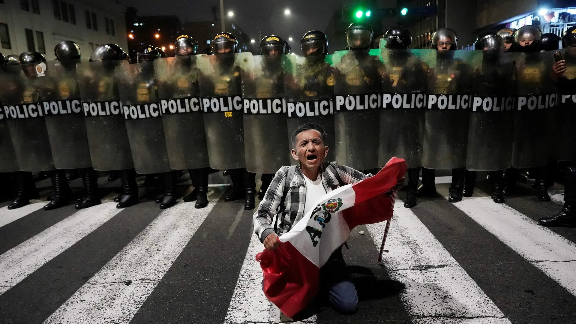 President Jeri deploys soldiers as violence grips the Peruvian capital President Jeri deploys soldiers as violence grips the Peruvian capital