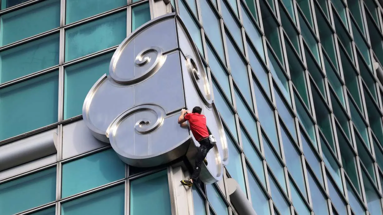 美国攀岩者亚历克斯·霍诺德无保护攀登台北最高建筑