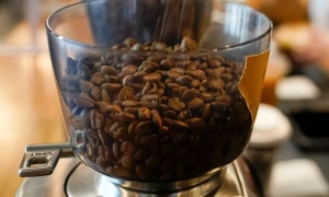 Поліція Литви порадила режисеру зняти ЛГБТ-прапор аби «не згорів будинок»