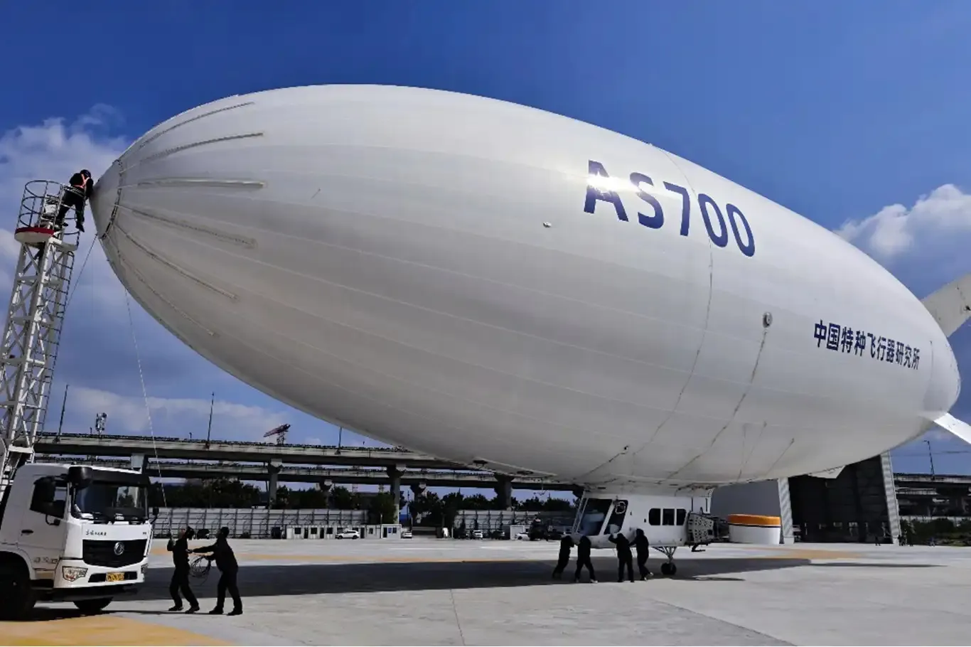 Перший китайський дирижабль почав комерційні перевезення