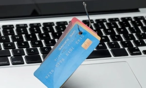 Відео: громадянин Саудівської Аравії зніс автівкою кіоск під резиденцією Януковича