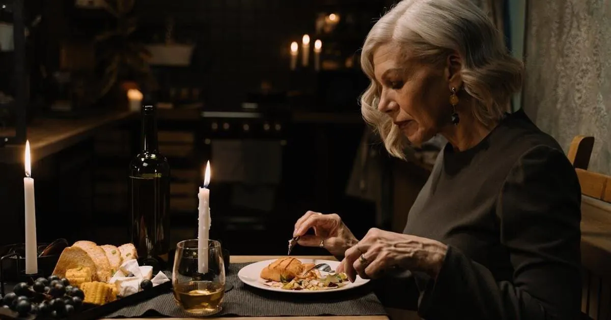 Вечері наодинці шкодять здоров’ю літніх людей: ризик фізичної та розумової слабкості зростає