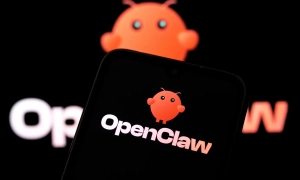 Марсохід Curiosity зробив селфі на тлі інопланетного пагорба (фото)