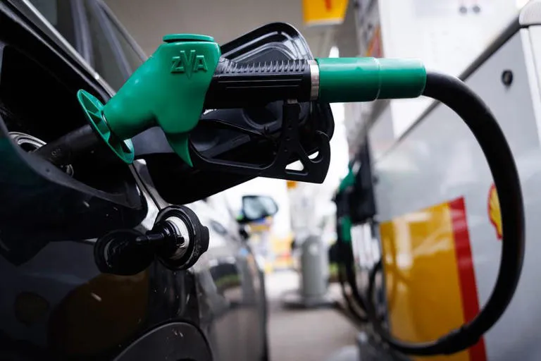 У Британії обговорюють обмеження продажу пального через війну в Ірані