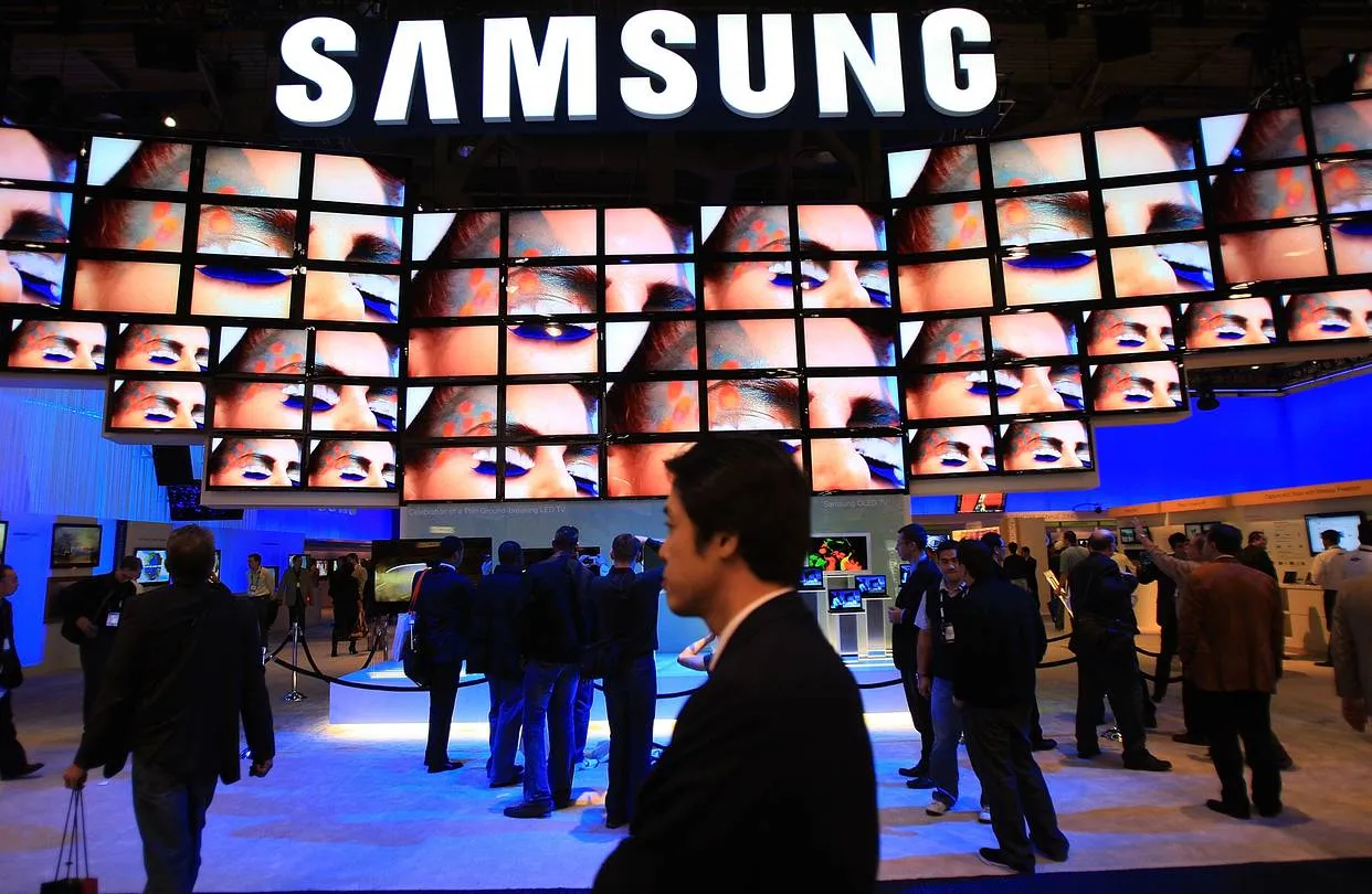Samsung опинився в глибокій кризі через високі ціни на напівпровідники та логістичні проблеми
