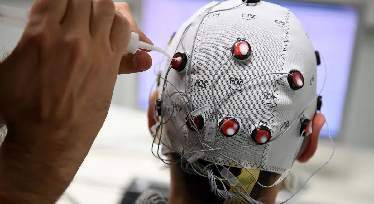 Китай першим дозволив комерційне використання технології «мозок — комп’ютер»