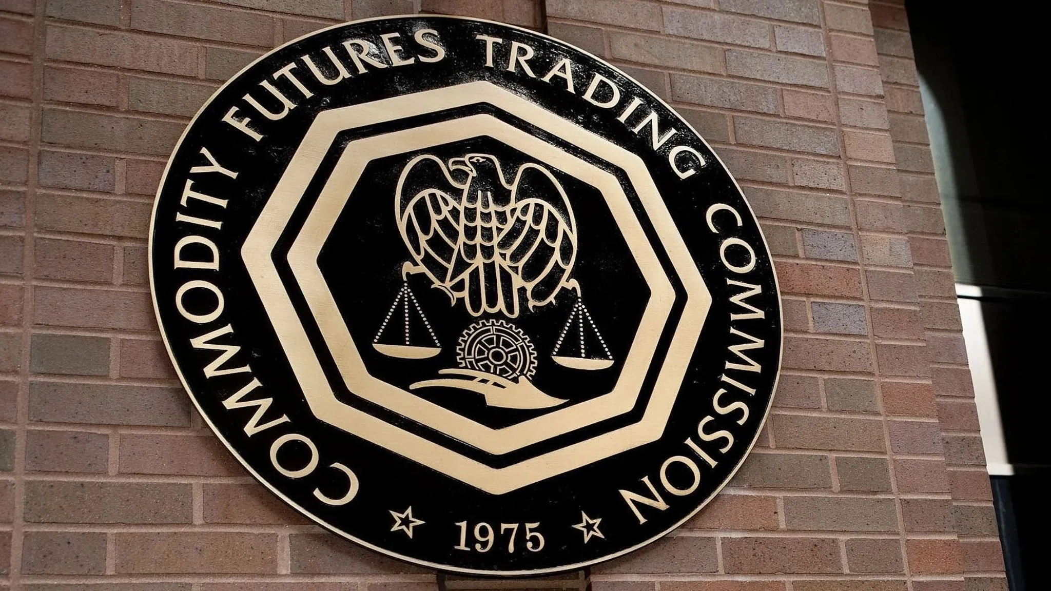 CFTC планує запустити спотові криптопродукти на регульованих біржах