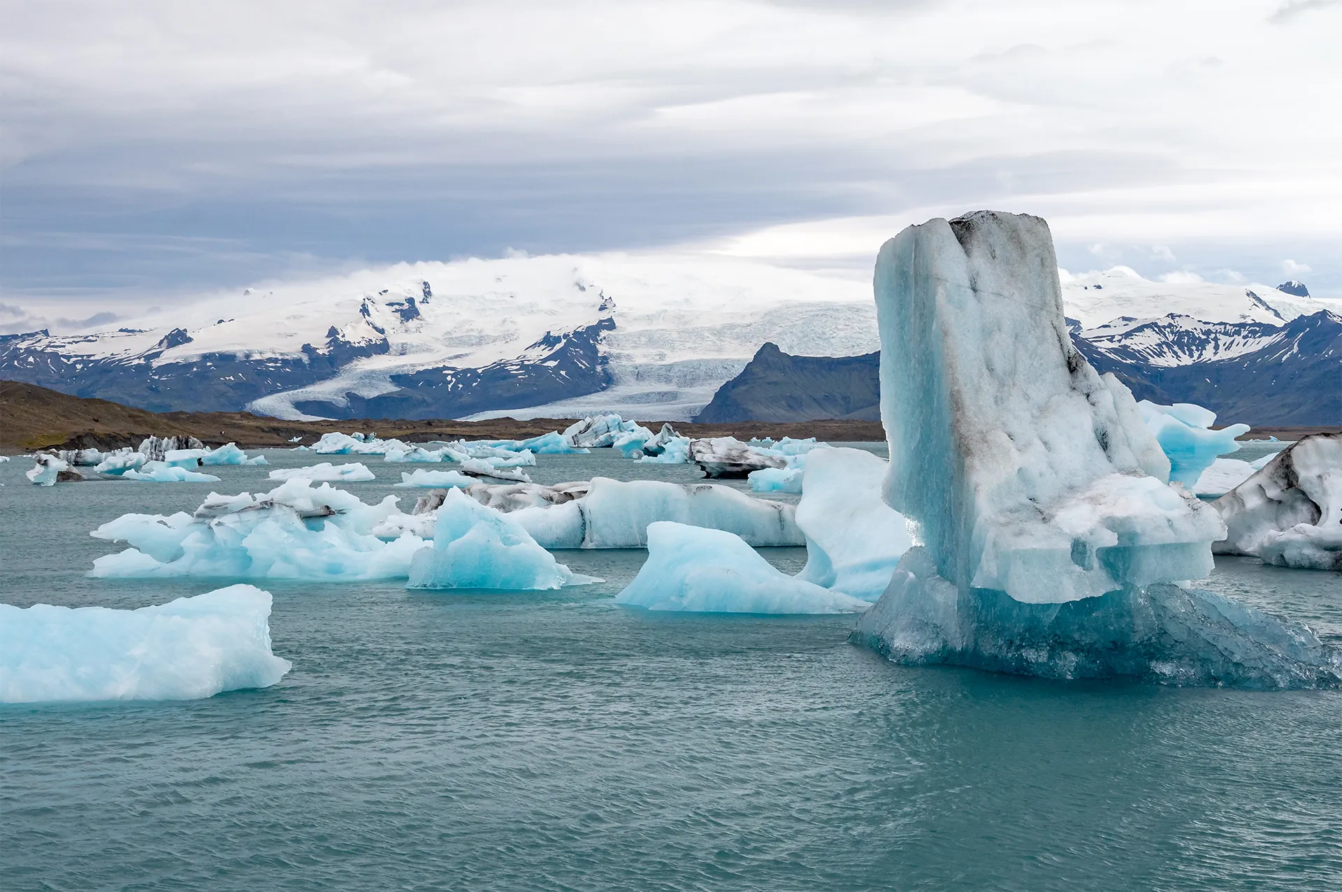 Ісландія — країна вулканів, льодовиків і середніх крикетистів, без стратегічних ресурсів