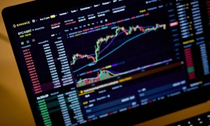 НБУ встановив нові курси: євро дешевшає, долар трохи дорожчає