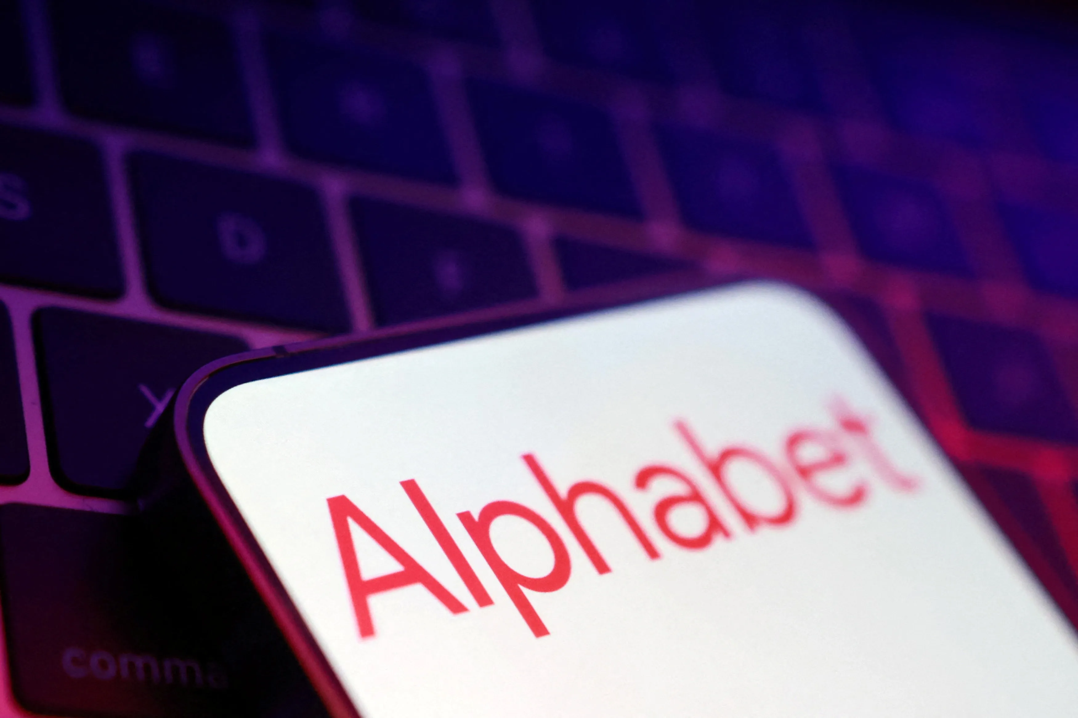 Акції Alphabet оновлюють рекордні максимуми після партнерства Google та Apple в сфері ШІ