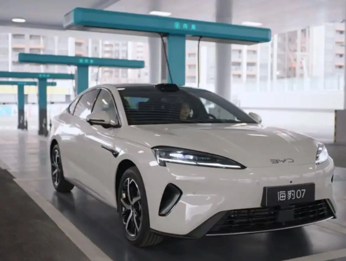 BYD unveils battery that charges in five minutes