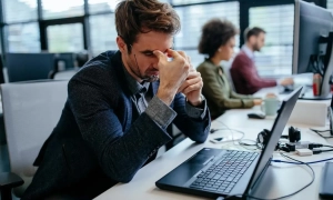 Apple продовжує вдосконалення Liquid Glass після критики користувачів