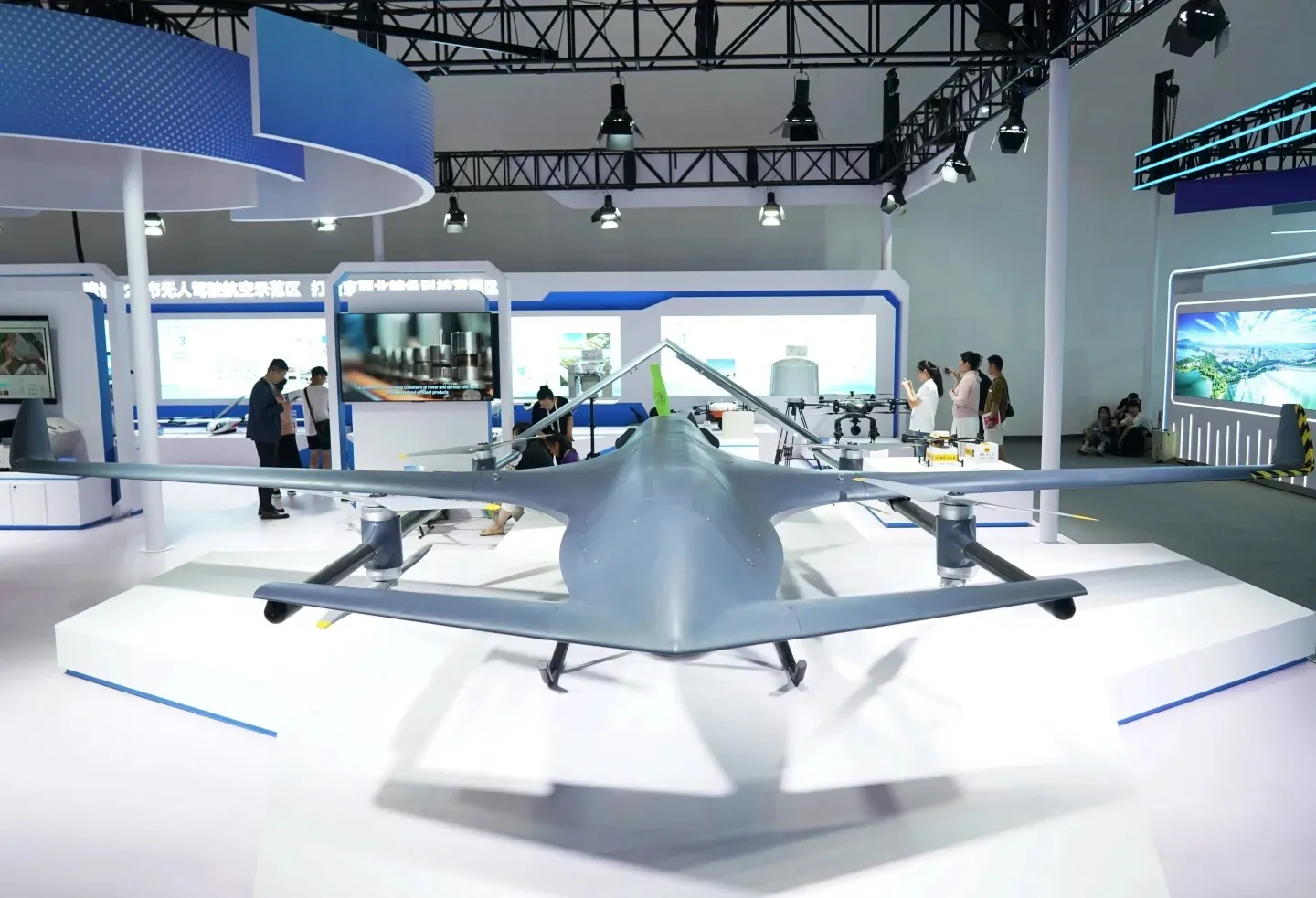 Китай посилює контроль над використанням дронів у Пекіні