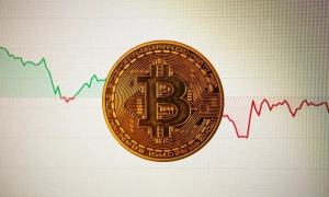 Слабкий долар розділив Уолл-стріт: глобальні компанії вириваються вперед