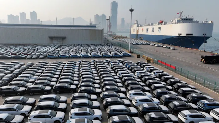 МВФ закликає Китай скоротити субсидії, але ігнорує підтримку США промисловості