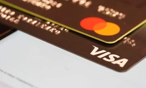 UK banks to consider national alternative to Visa and Mastercard