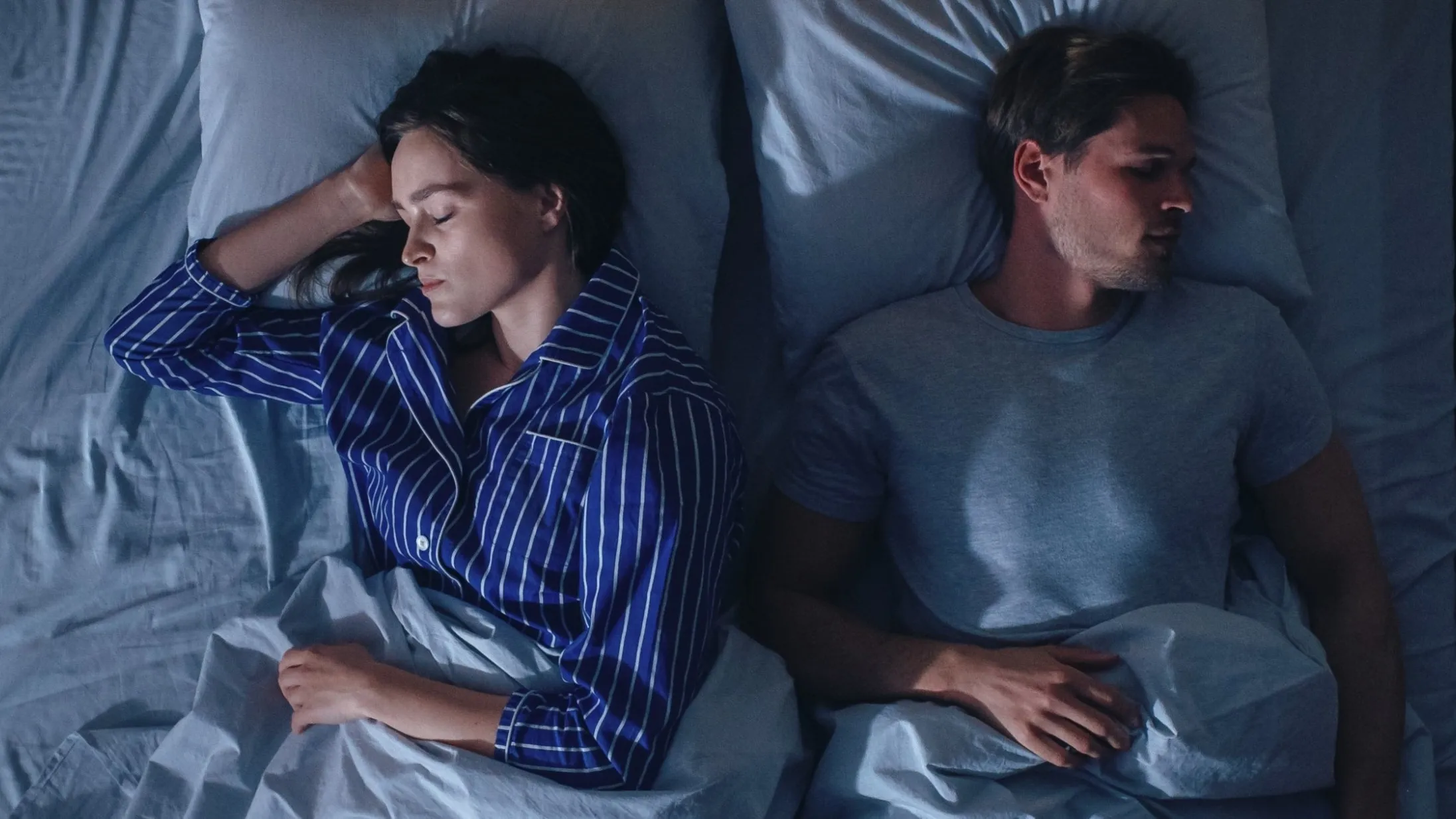 Чоловіки краще висипаються поруч із жінками — наукове дослідження