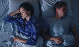 Чоловіки краще висипаються поруч із жінками — наукове дослідження