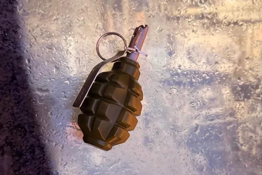 У Петербурзі затримали молодика, який намагався пограбувати криптообмінник із страйкбольними гранатами