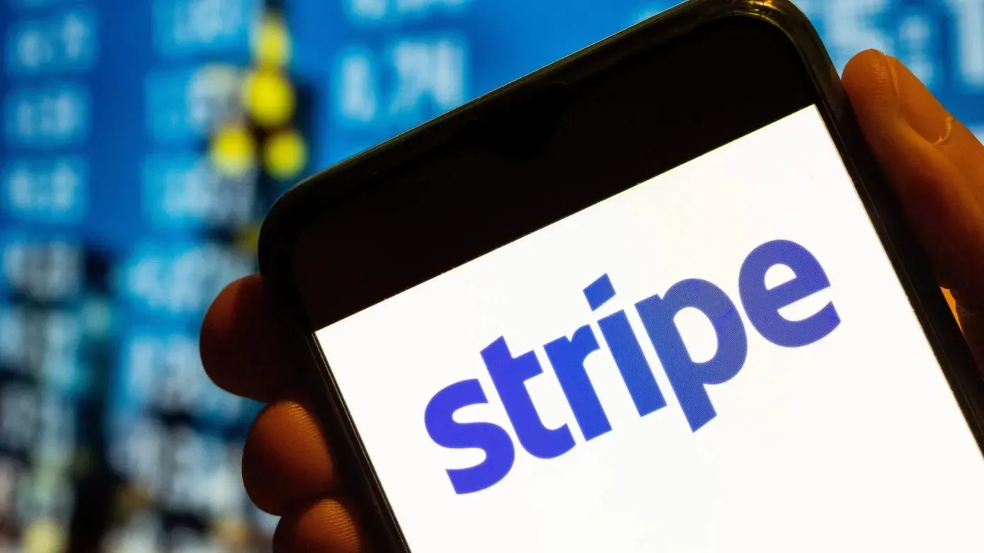 Stripe розглядає можливість поглинання PayPal або купівлю окремих активів