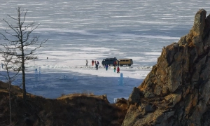 Трагедія на Байкалі: китайські туристи провалилися під лід, загинули сім осіб
