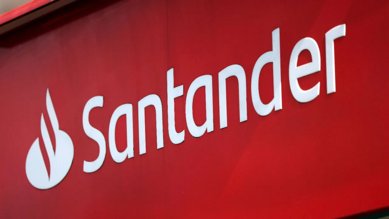 Масове шахрайство в Польщі: через банкомати обікрали клієнтів Santander Масове шахрайство в Польщі: через банкомати обікрали клієнтів Santander