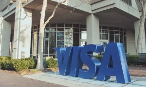 Центральний банк Росії дозволить фондам інвестувати в криптодеривативи з 2026 року