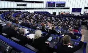 Єврочиновники зміщуються до закритої роботи через страх санкцій США