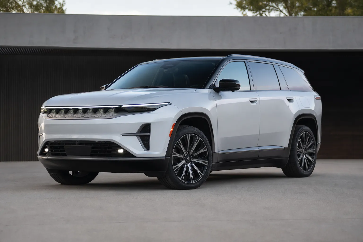 Stellantis відклала запуск виробництва Jeep Wagoneer EREV до листопада — InsideEVs