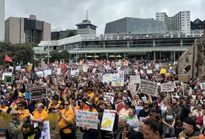 W Nowej Zelandii 100 tysięcy lekarzy i nauczycieli wyszło na ulice w ramach protestów