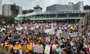 W Nowej Zelandii 100 tysięcy lekarzy i nauczycieli wyszło na ulice w ramach protestów