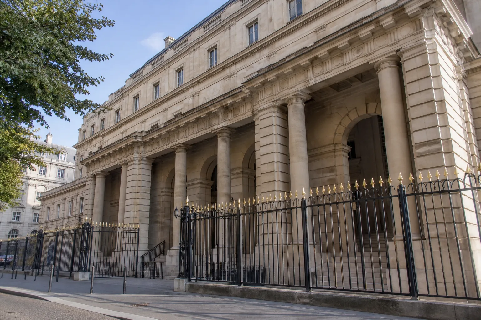 巴黎法院驳回了RT France前负责人关于驱逐令的上诉