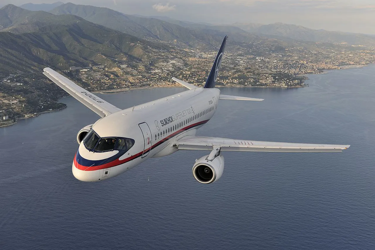 У російського Superjet знову виникли проблеми з двигуном у польоті