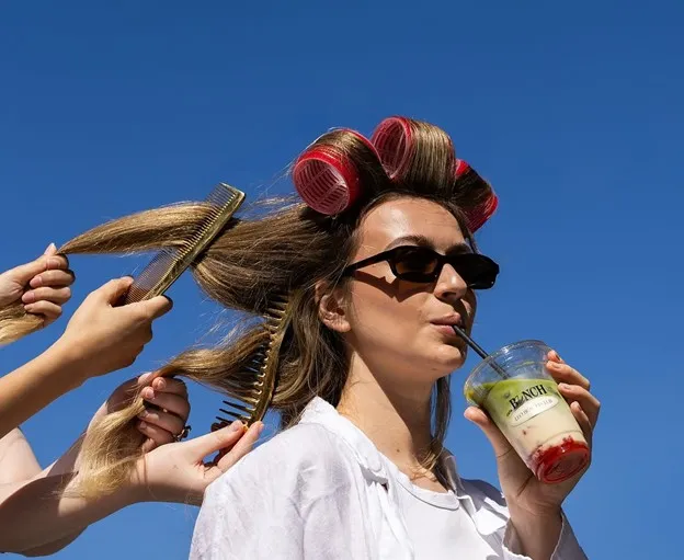Trendy w koloryzacji i pielęgnacji włosów na lato 2026: porady stylistki z LEO BEAUTY CLUB Warsaw