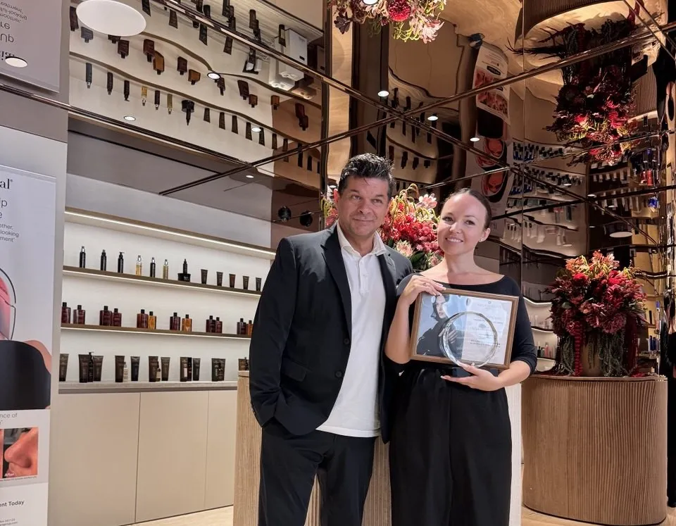 Стиліст Leo Beauty Club в Дубаї виграла престижну нагороду від бренду Phillip Martin’s Стиліст Leo Beauty Club в Дубаї виграла престижну нагороду від бренду Phillip Martin’s