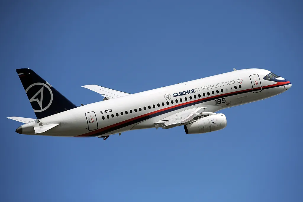 РФ продовжує ресурс Sukhoi Superjet 100 через провал авіапрограми — розвідка
