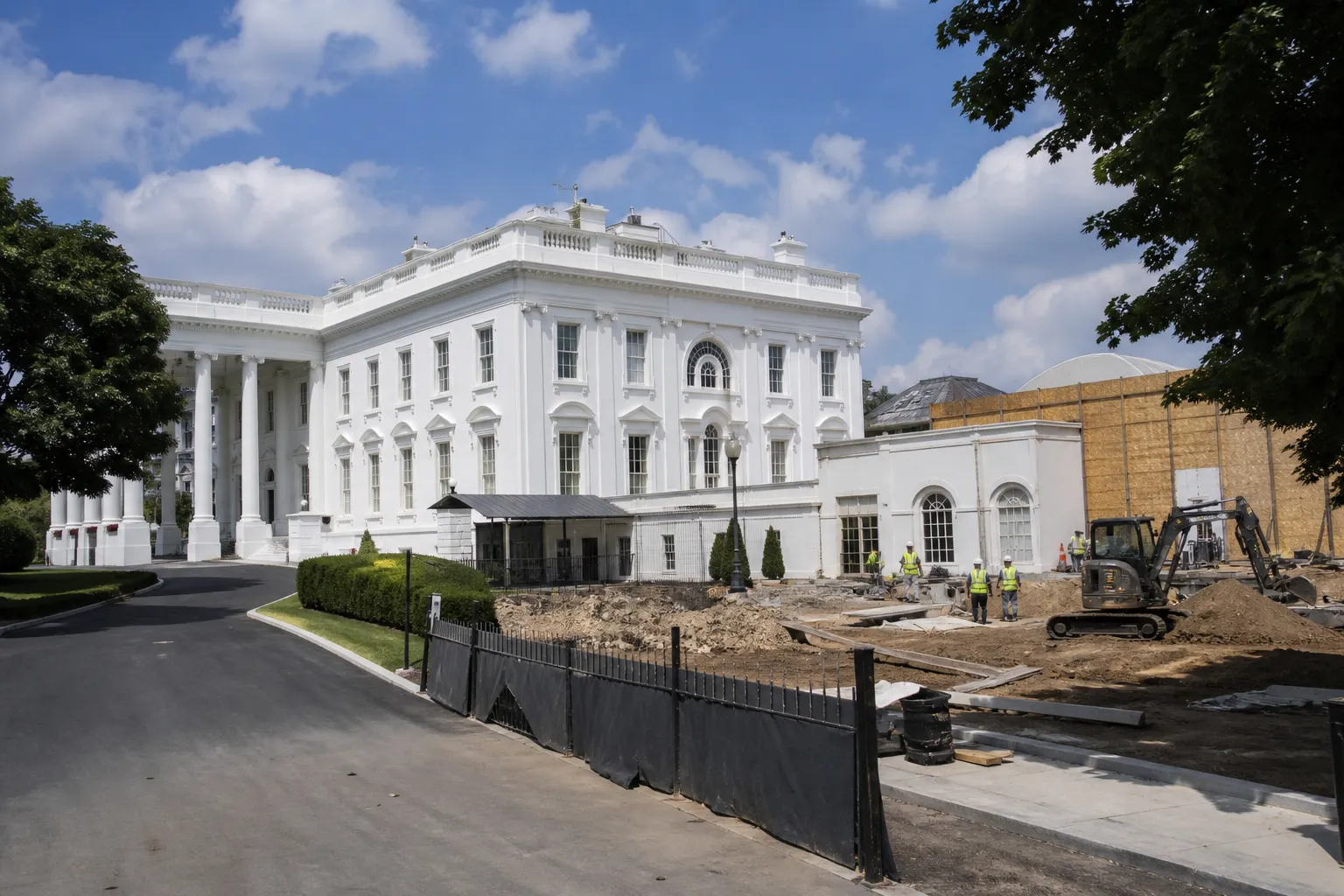 У США просять Верховний суд призупинити проєкт бального залу Трампа