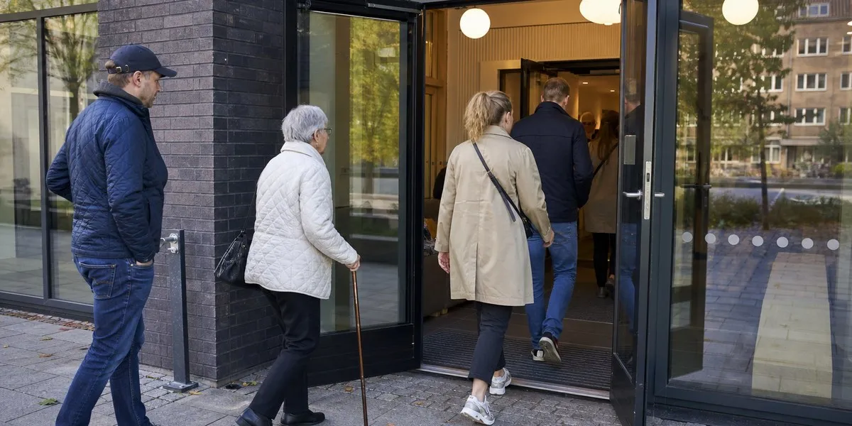 Sweden votes in parliamentary election: far right may enter government