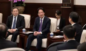 澳大利亚司机因分心驾驶被罚：警方称其开车时涂黄油贝果
