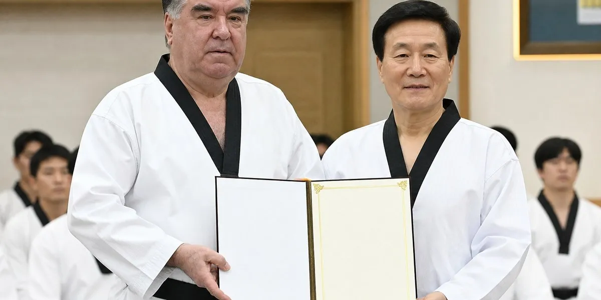 Президент Таджикистану Рахмон отримав почесний чорний пояс з тхеквондо — Korea Herald