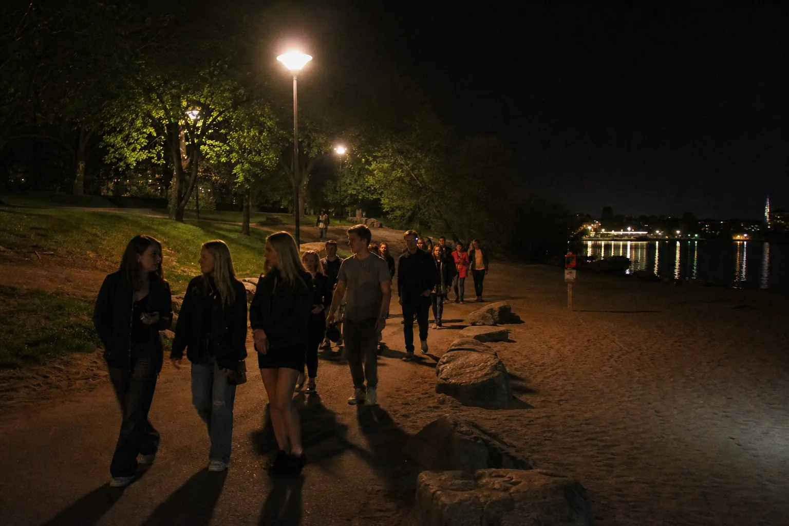 Police in Tampere disperse gathering of thousands of young people over dangerous fireworks