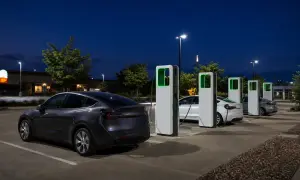Pasażerowie Tesla Cybercab w USA odkryli wirtualny joystick — The Verge