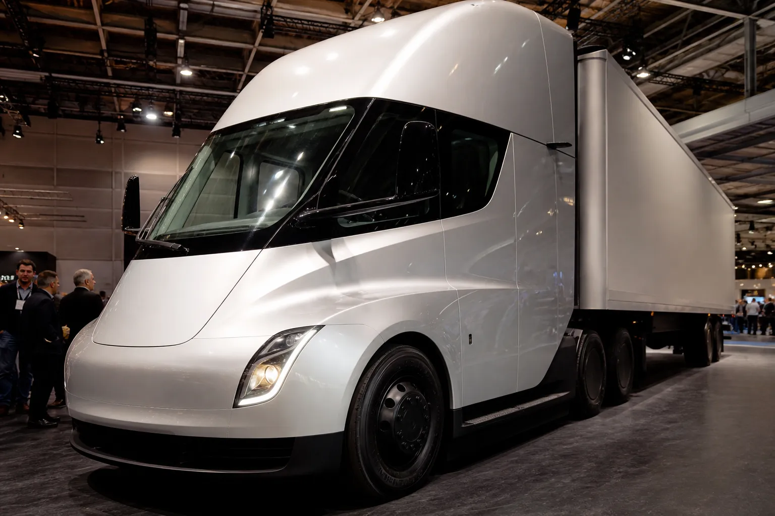 We wrześniu Tesla zaprezentuje elektryczną ciężarówkę Semi na rynek europejski