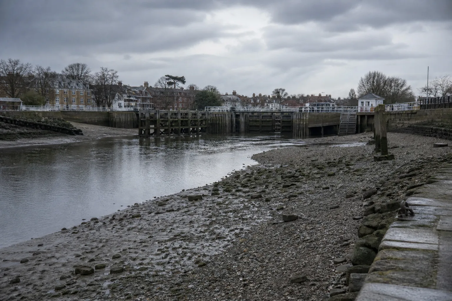 Testy Thames Water wykazały poziom PFOS 13 razy powyżej normy